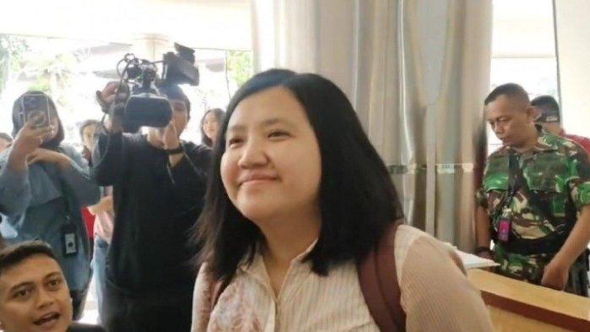 KASUS PENGADAAN LAPTOP - Eks Staf Khusus (Stafsus) Nadiem Makarim, Fiona Handayani tiba di Gedung Kejagung untuk memenuhi panggilan pemeriksaan dugaan korupsi pengadaan laptop di Kemendikbud Ristek, Selasa (10/6/2025).