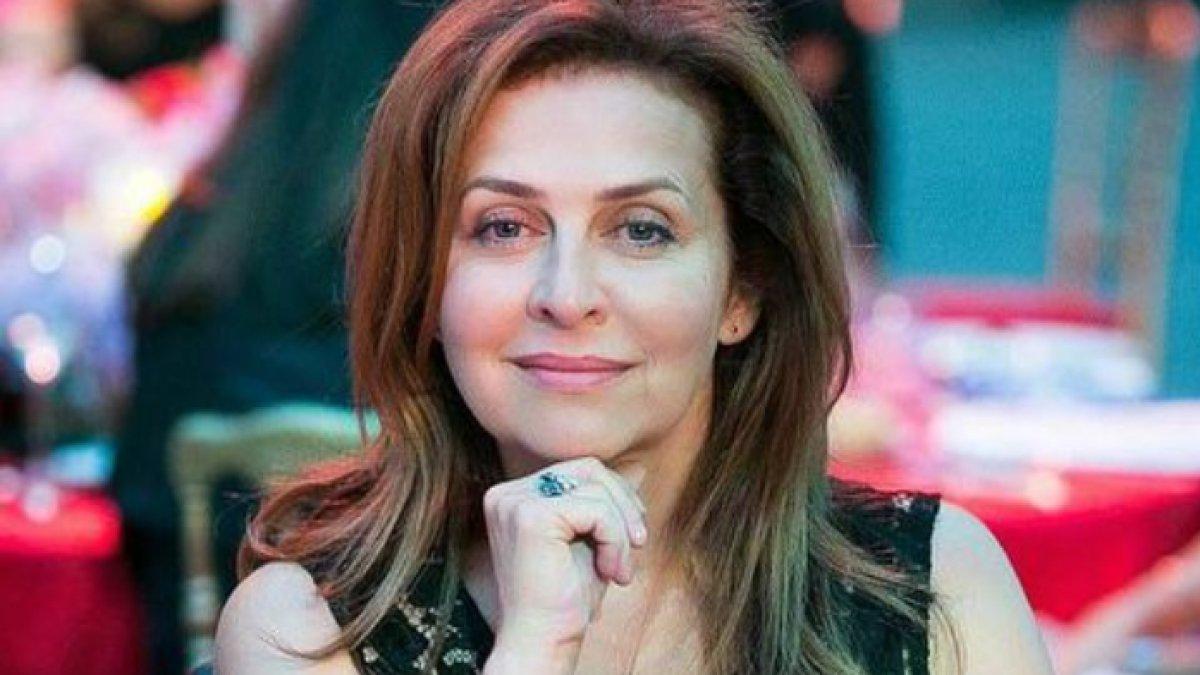 Elena Zhukova merupakan seorang ahli biologi molekuler yang telah bercerai dua kali.