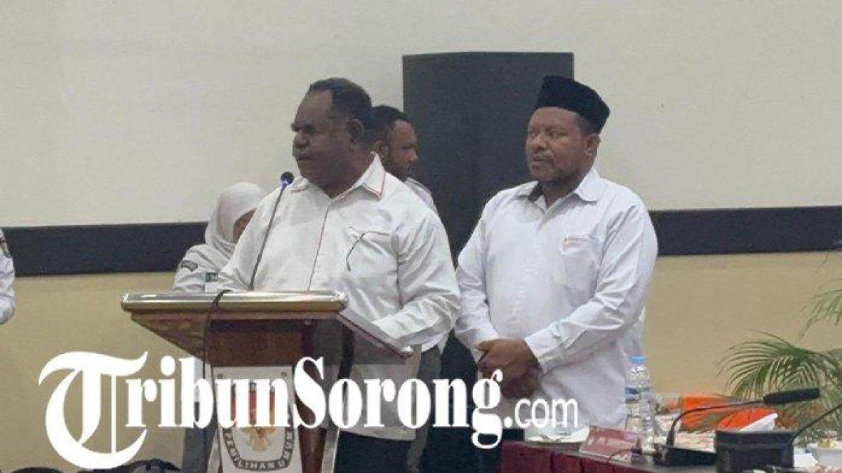 PIDATO KEMENANGAN - Gubernur dan Wakil Gubernur Papua Barat Daya, Elisa Kambu dan Ahmad Nausrau secara resmi menyampaikan pidato kemenangan mereka dalam Rapat Pleno Terbuka Penetapan Paslon Terpilih yang digelar oleh KPU Papua Barat Daya di Hotel Vega Prime, Kamis (6/2/2025).