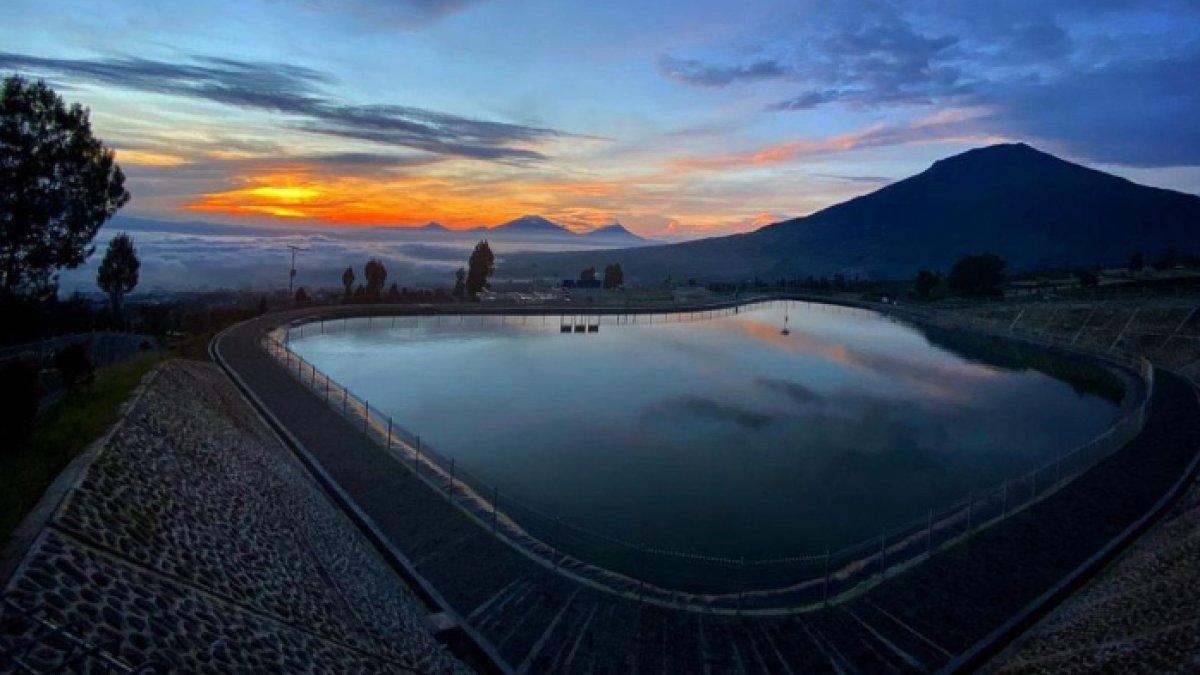 WISATA ALAM - Potret Embung Bansari disadur dari Kompas.com pada Minggu (23/3/2025). Embung Bansari berada di Temanggung, Jawa Tengah.