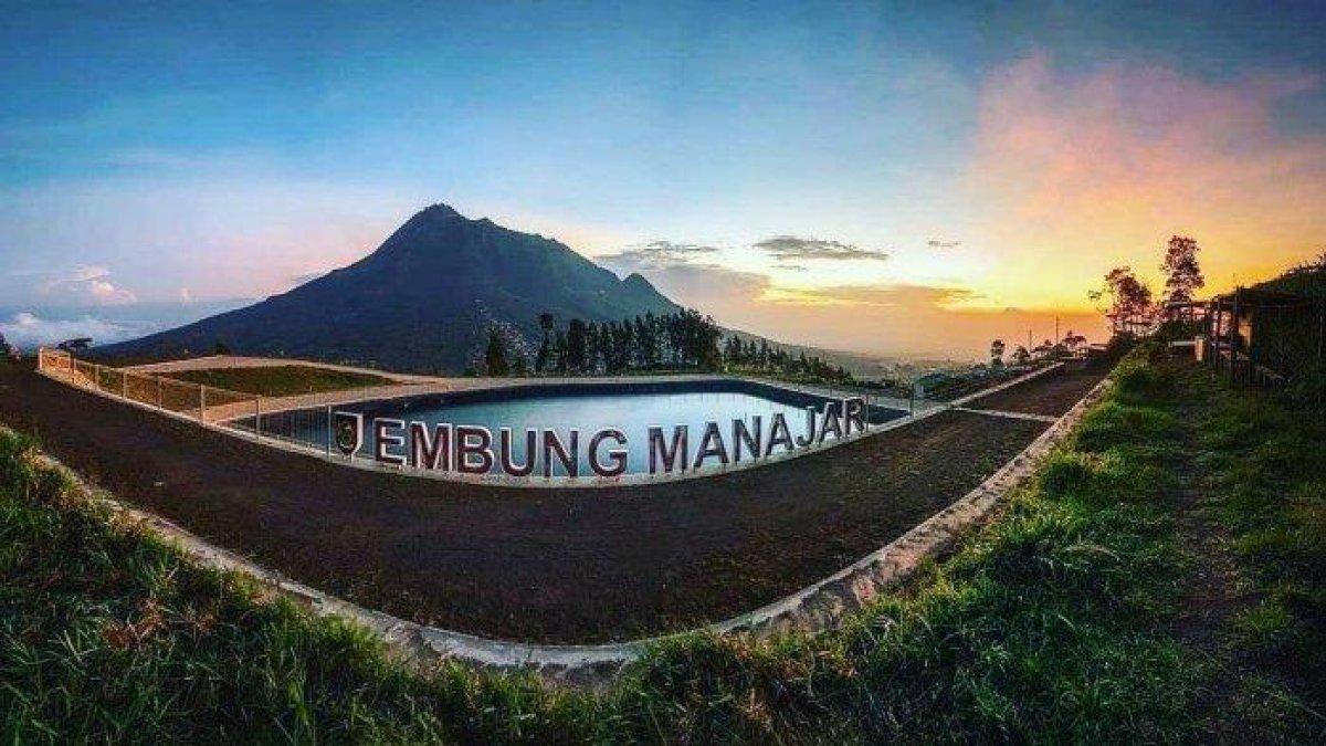 WISATA DI BOYOLALI - Embung Manajar terletak di lereng sebelah selatan Gunung Merbabu. Tepatnya di Desa Samiran, Kecamatan Selo, Kabupaten Boyolali, Jawa Tengah.