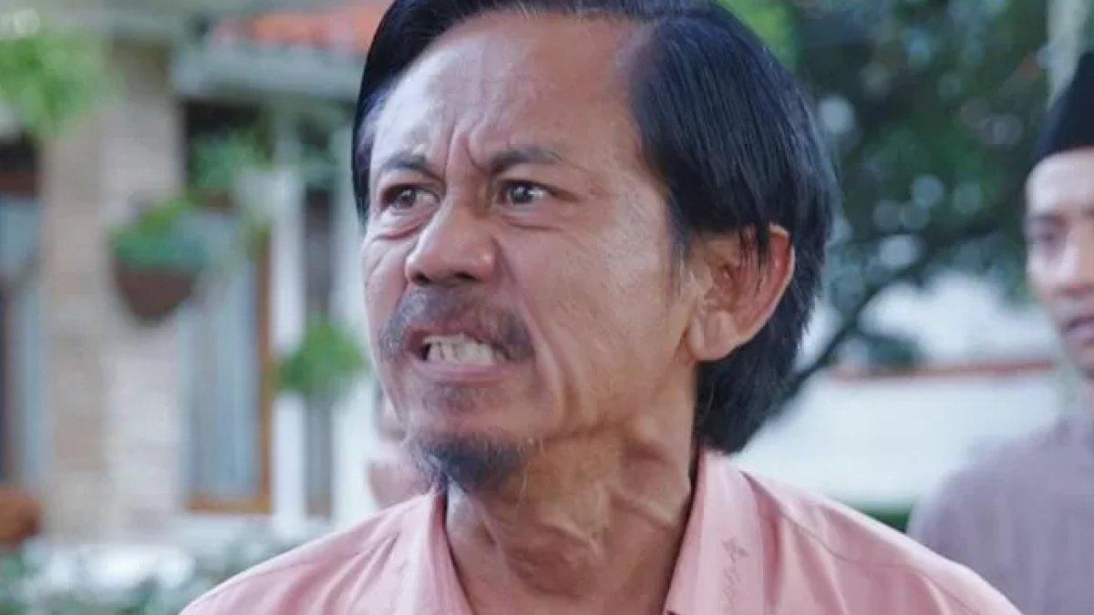 Epy Kusnandar dalam perannya sebagai Kang Mus di Preman Pensiun