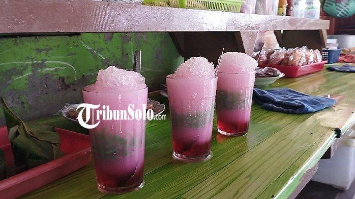 Es Gosrok Pak Amir di Perempatan Gebyok, Desa Jiwan, Kecamatan Jimbung, Kabupaten Klaten.