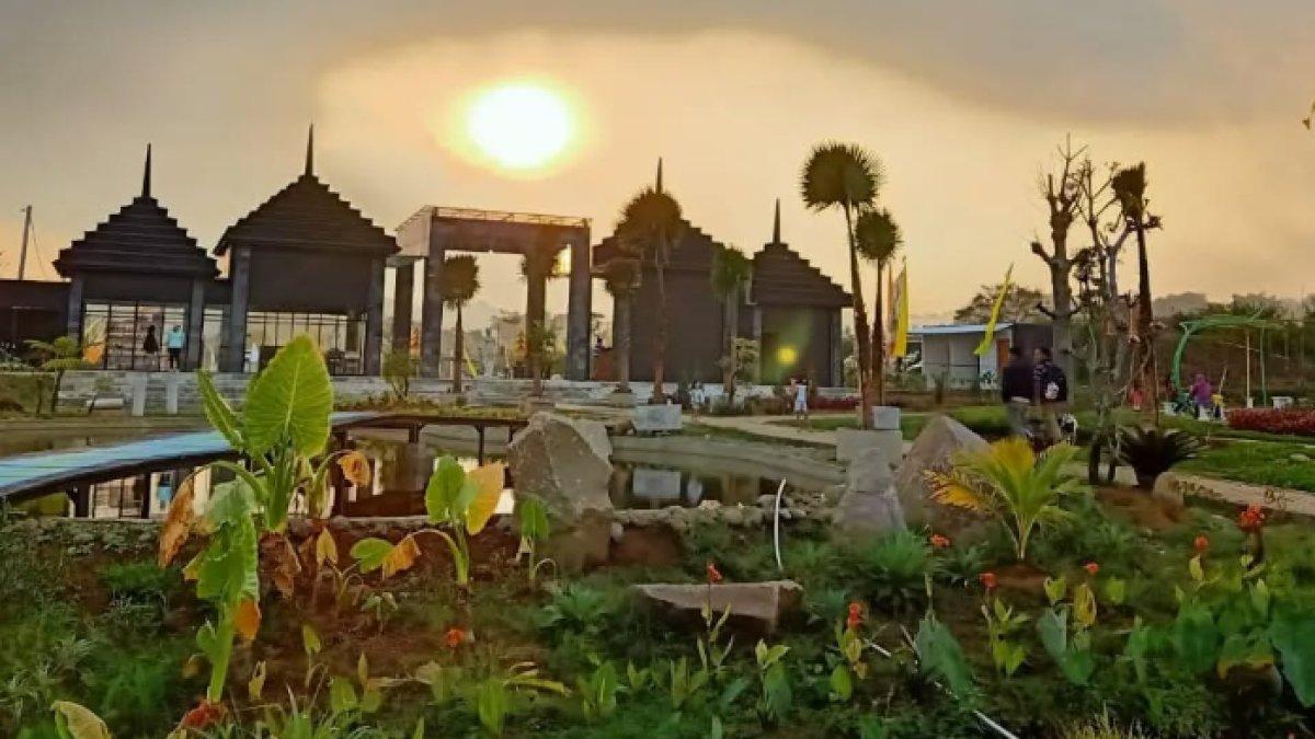 WISATA ALAM - Potret Flora Wisata Banyukuning diambil dari Instagram pada Selasa (18/3/2025). Flora Wisata Banyukuning berada di Bandungan, Semarang, Jawa Tengah.