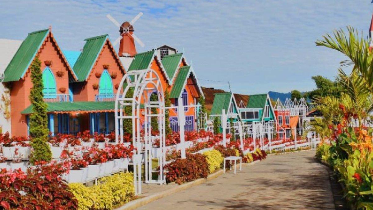 WISATA MENARIK - Potret Flora Wisata San Terra disadur dari Kompas.com pada Jumat (2/5/2025). Flora Wisata San Terra terletak di Pujon, Kabupaten Malang, Jawa Timur.