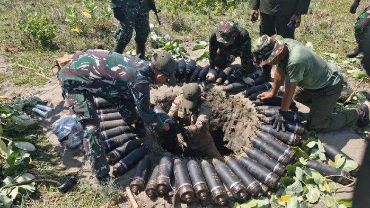 SUMUR AMUNISI - Foto diduga sumur tempat pemusnahan amunisi di Desa Sagara, Kecamatan Cibalong, Garut, Senin (12/5/2025). Pemusnahan bom tak layak pakai di lokasi tersebut menewaskan 13 orang.
