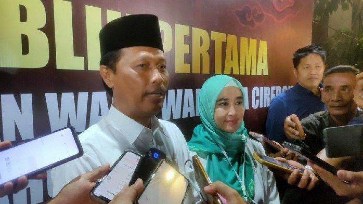 PENYAMBUTAN - Foto dokumentasai Wali Kota dan Wakil Wali Kota Cirebon Terpilih, Effendi Edo-Siti Farida Rosmawati, di Cirebon beberapa waktu lalu, Pemkot Cirebon saat ini sedang merencanakan penyambutan terhadap Edo-Siti setelah mereka dilantik oleh Presiden Prabowo di Jakarta.
