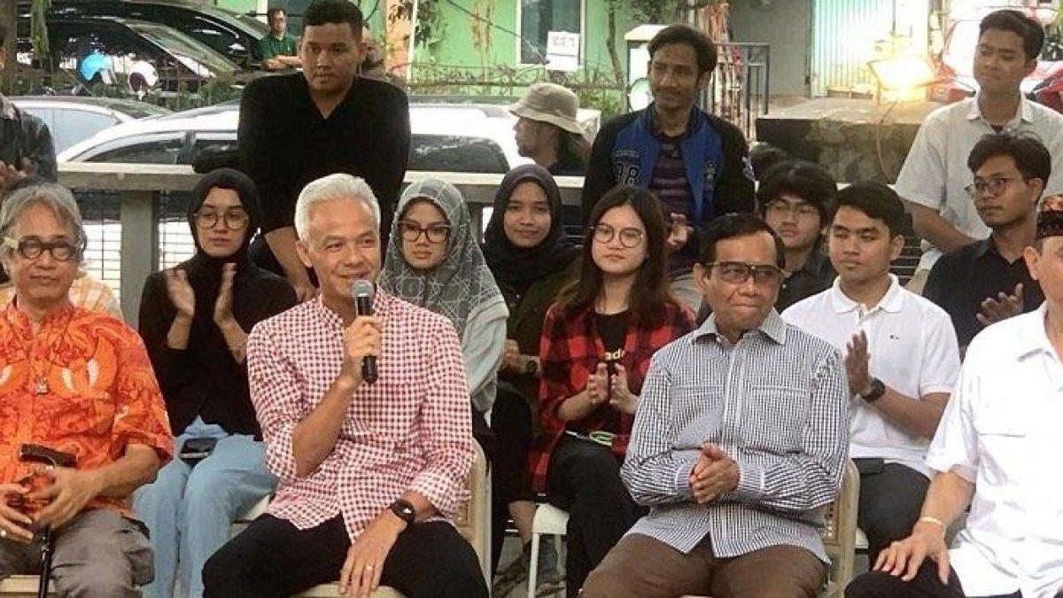 Ganjar Pranowo dan Mahfud MD di kawasan Blok M