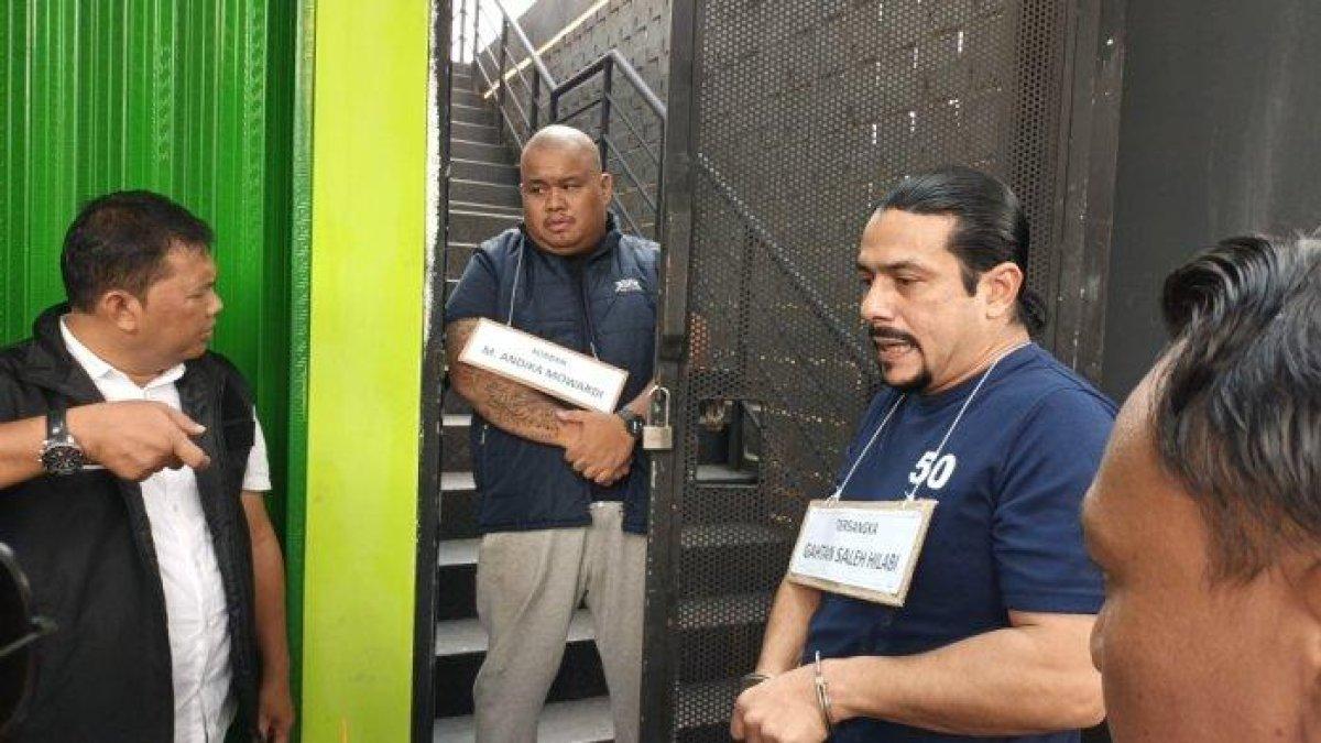 Gathan Saleh Hilabi dan Andika Mowardi saat proses rekonstruksi