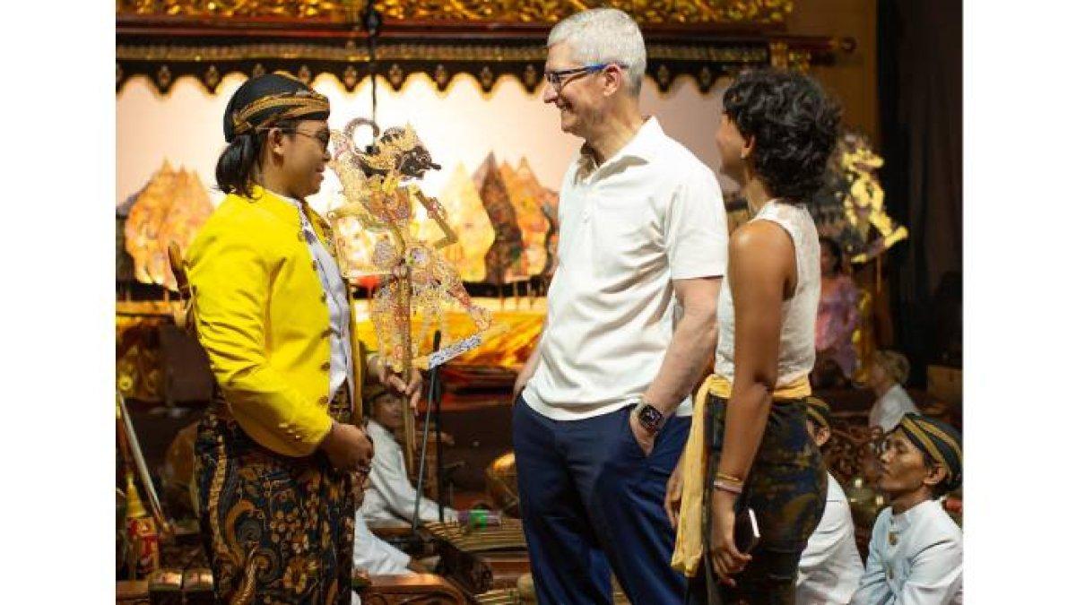 Gaya berpakaian CEO Apple, Tim Cook