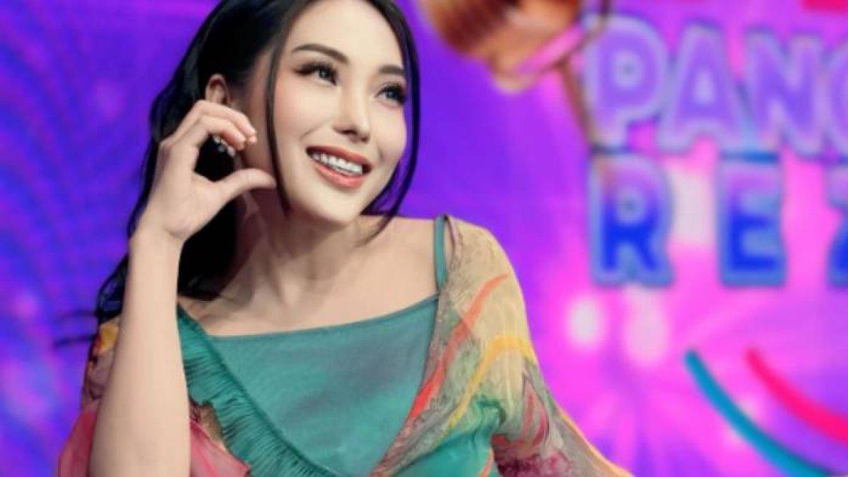 Gaya glamor Nayunda Nabila (5)