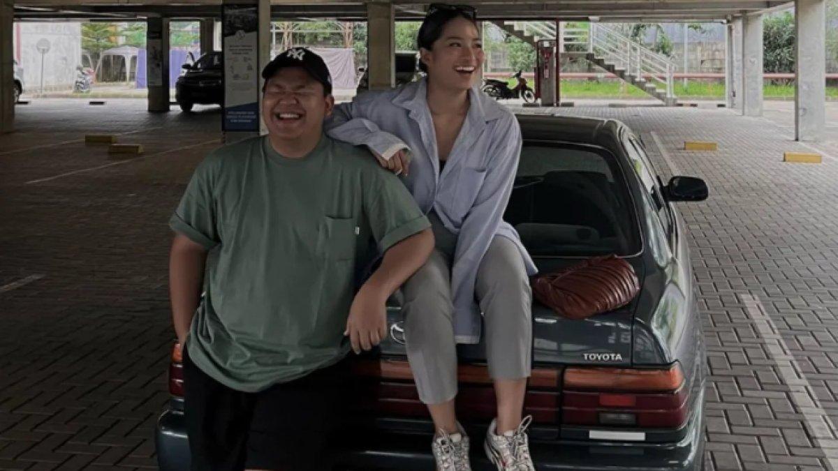 Gaya pacaran Kiki CJR dan Gaby Bunga.