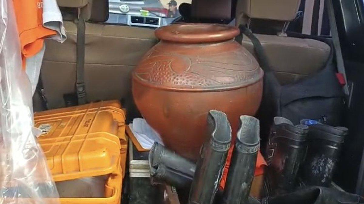 Gentong ajaib yang digunakan untuk menipu korban di Surabaya.