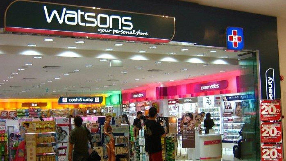 DISKON RAMADHAN - Gerai Watsons, menawarkan produk di bulan Ramadhan 2025, diskon hingga 70 persen.