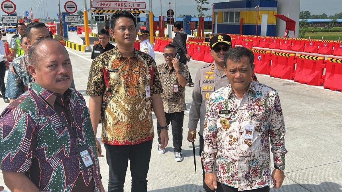 INFO KLATEN - Gerbang Tol Prambanan tepatnya berada di Kecamatan Jogonalan, Klaten yang akan dioperasikan secara 24 jam pada tanggal Senin (24/3/2025).