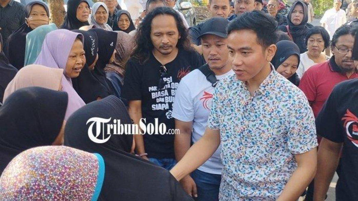 Gibran Rakabuming tiba di sentra perajin tembaga di Tumang, Cepogo, Boyolali, Sabtu (28/10/2023).