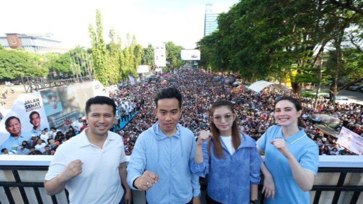 Gibran bersama Wagub Jawa Timur Emil Dardak di Sulawesi Selatan.
