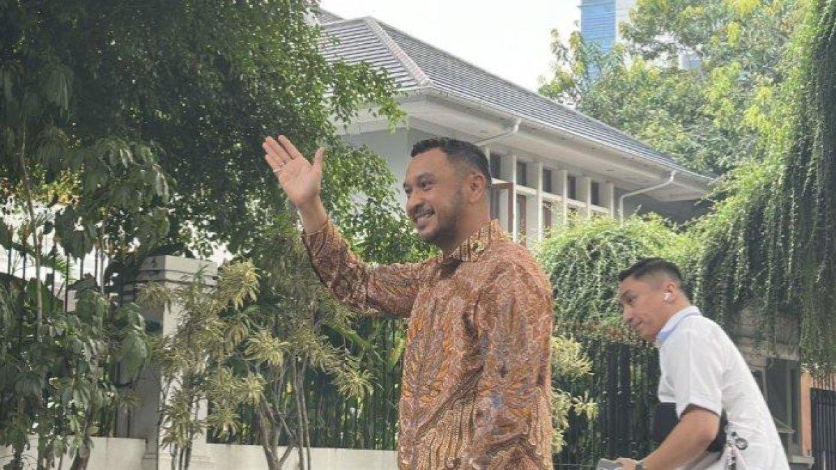 Giring Ganesha menyambangi kediaman presiden terpilih Prabowo Subianto.