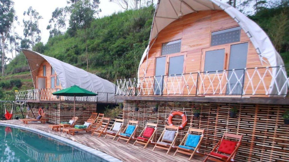 WISATA MENARIK - Potret Glamping Legok Kondang Lodge disadur dari Kompas.com pada Senin (12/5/2025). Glamping Legok Kondang Lodge berada di Ciwidey, Kabupaten Bandung, Jawa Barat.