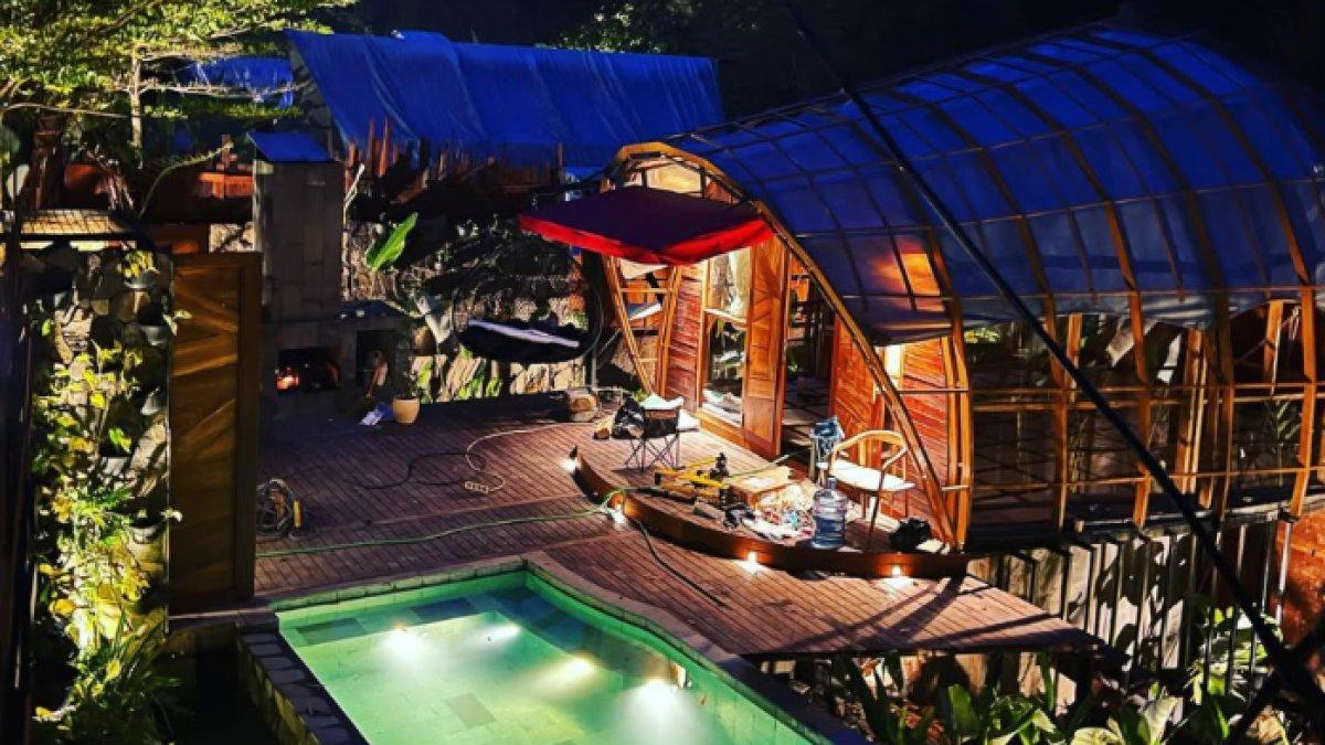 WISATA MENARIK - Potret Glamping Legok Kondang Lodge disadur dari Kompas.com pada Senin (12/5/2025). Glamping Legok Kondang Lodge terletak di Ciwidey, Kabupaten Bandung, Jawa Barat.