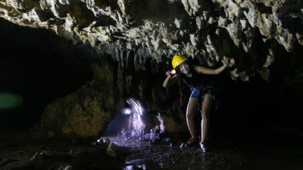 WISATA SERU - Potret Gua Pancur disadur dari Tribunnews.com pada Rabu (9/4/2025). Gua Pancur berlokasi di Kabupaten Pati, Jawa Tengah.