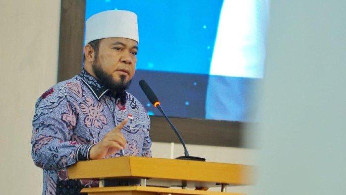 PROFIL HELMI HASAN - Gubernur Bengkulu, Helmi Hasan, mengumumkan kebijakan baru yang mewajibkan seluruh pejabat di Provinsi, Kabupaten, dan Kota untuk mengangkat anak yatim.
