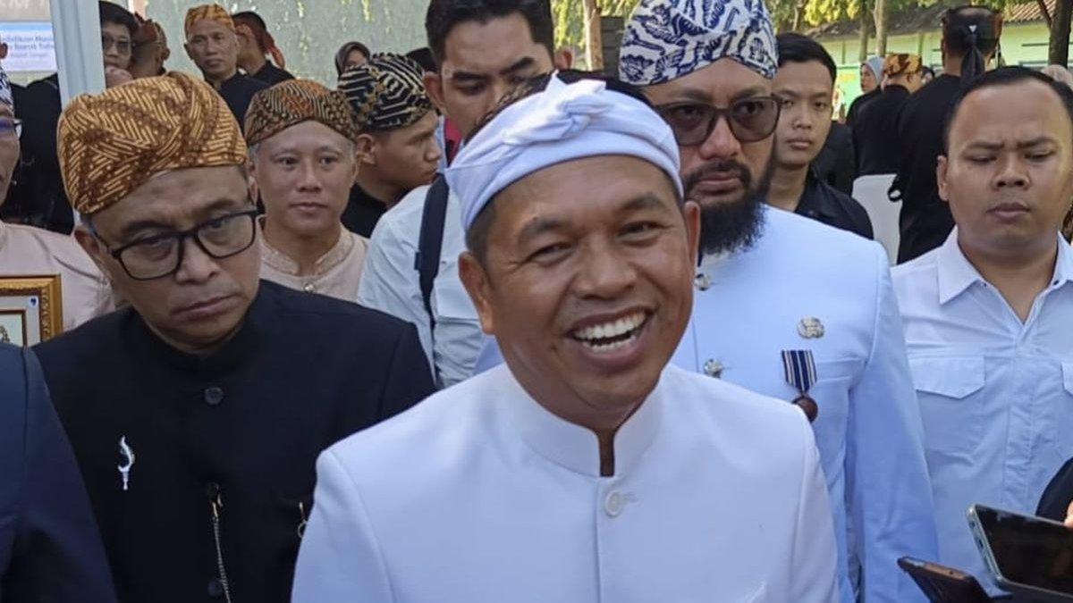 SISWA MASUK BARAK - Gubernur Jabar, Dedi Mulyadi usai kegiatan Hari Pendidikan Nasional di Rindam III Siliwangi, Jalan Menado, Kota Bandung, Jumat (2/5/2025).