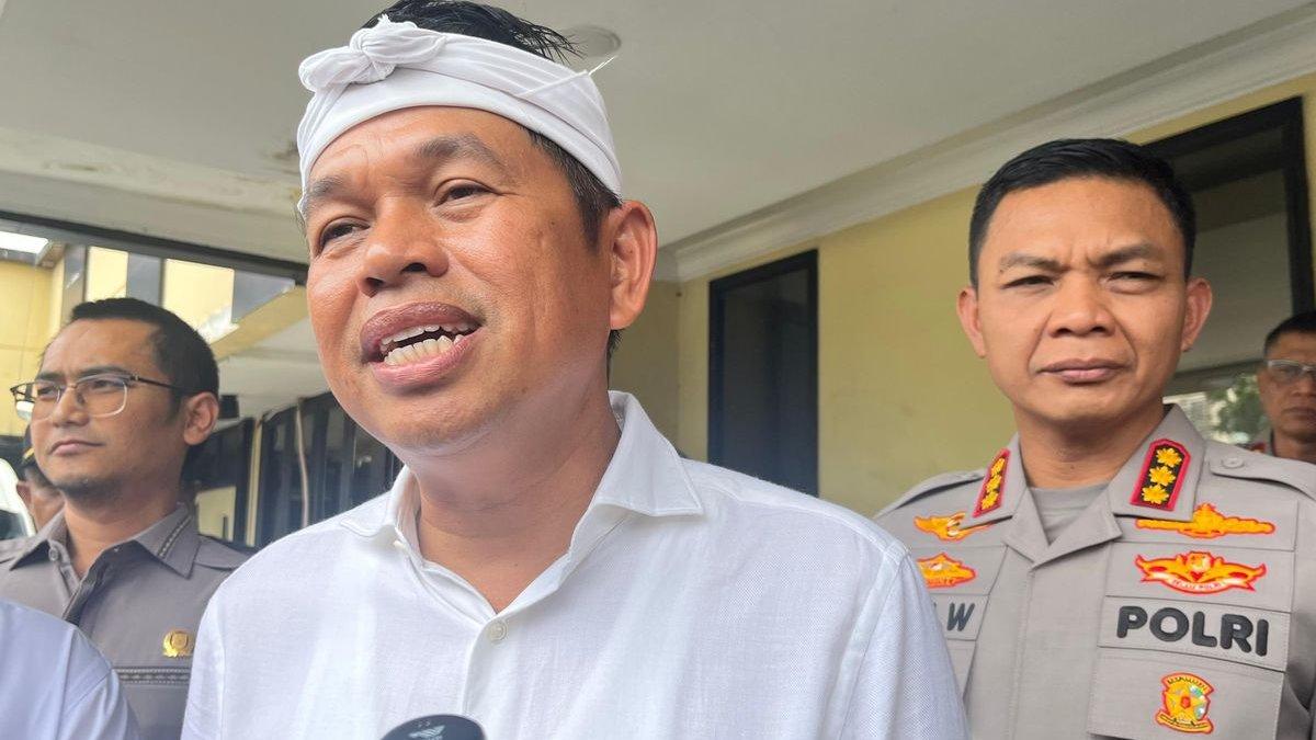 GUBERNUR DEDI - Gubernur Jawa Barat Dedi Mulyadi di Polres Metro Depok, Selasa (22/4/2025).