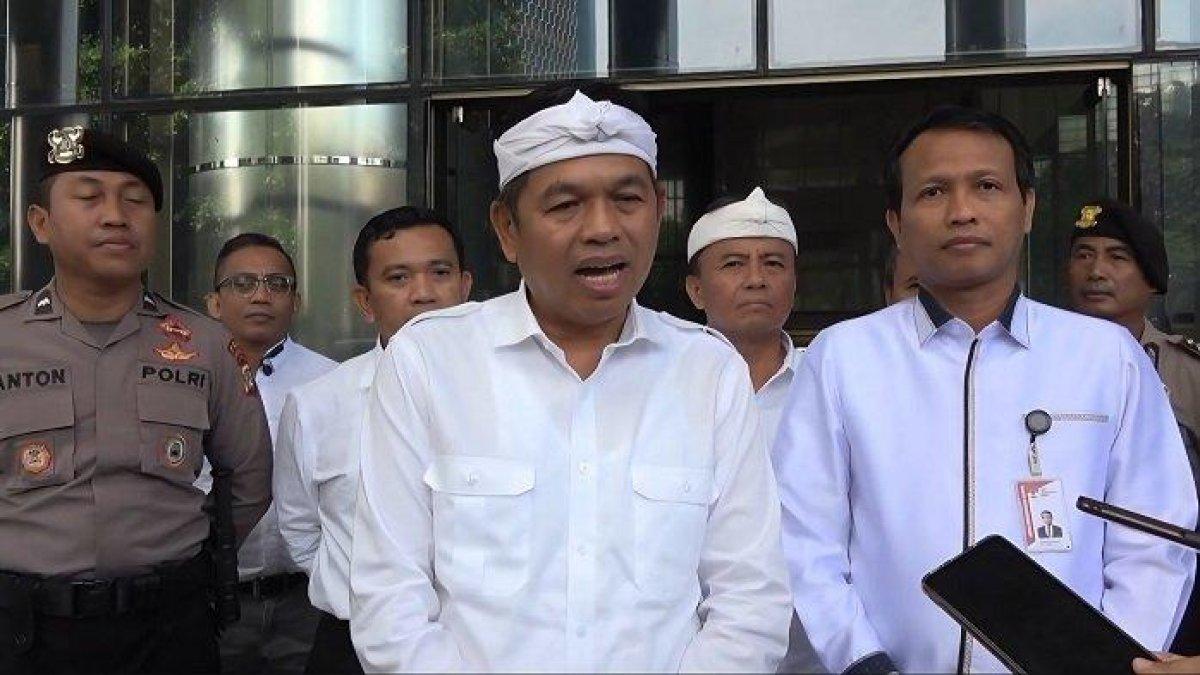 100 HARI KERJA - Gubernur Jawa Barat Dedi Mulyadi tiba-tiba menyambangi Gedung KPK, Jakarta, Senin (19/5/2025). Dedi meminta pendampingan KPK terkait penggunaan anggaran Pemerintah Provinsi Jabar.