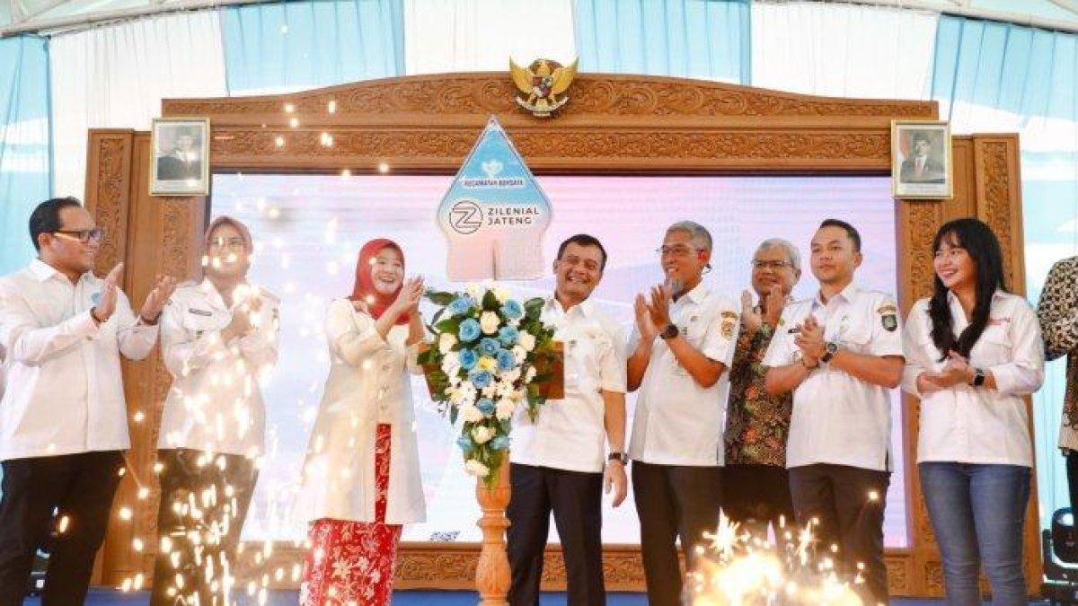 100 HARI KERJA - Gubernur Jawa Tengah, Ahmad Luthfi meluncurkan program Kecamatan Berdaya di Taman Cerdas Jebres, Kota Surakarta, Rabu 23 April 2025.