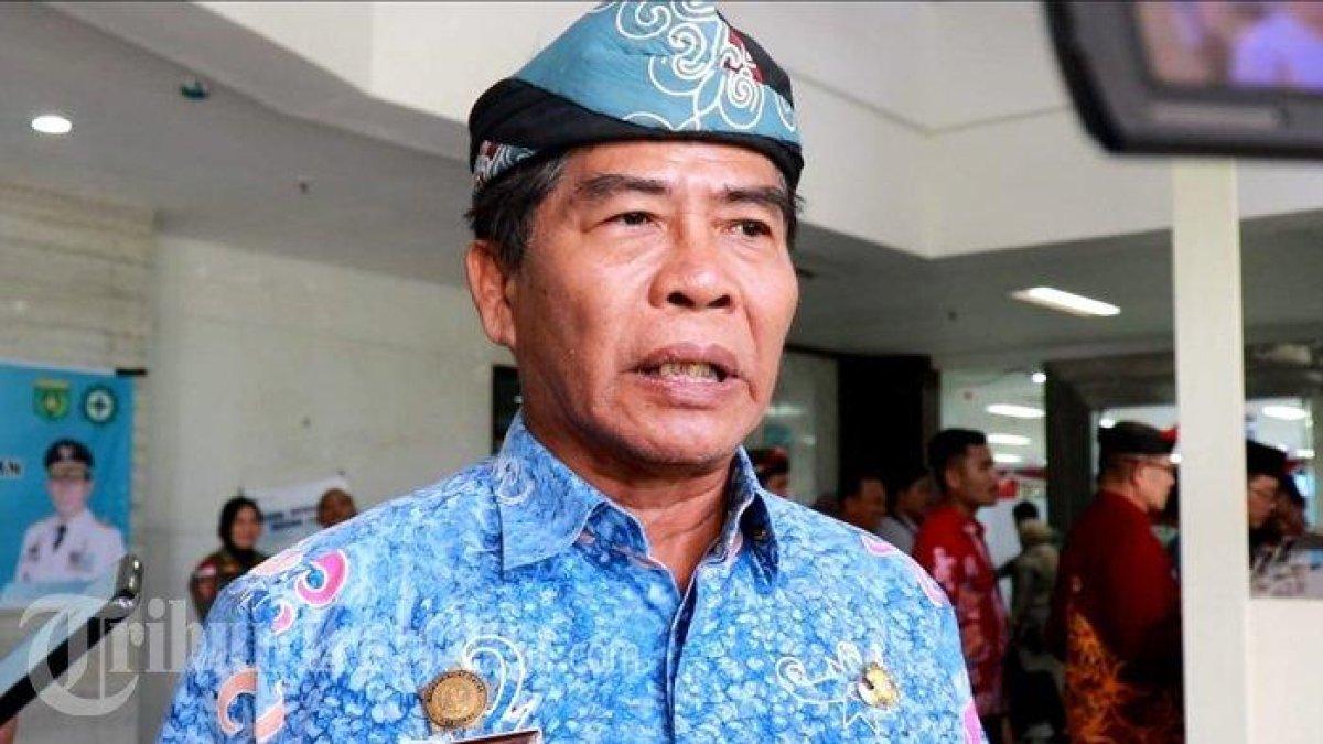 100 HARI KERJA - Zainal Paliwang punya cara khusus untuk mendorong pelestarian budaya Kalimantan Utara.