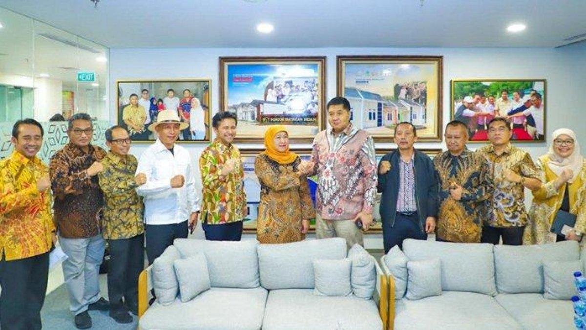 100 HARI KERJA - Gubernur Khofifah bertemu dengan Menteri Perumahan dan Kawasan Permukiman (PKP) RI Maruarar Sirait di Jakarta mendiskusikan rumah bersubsidi bagi wartawan, buruh, serta Masyarakat Berpenghasilan Rendah (MBR), Selasa (7/5/2025).