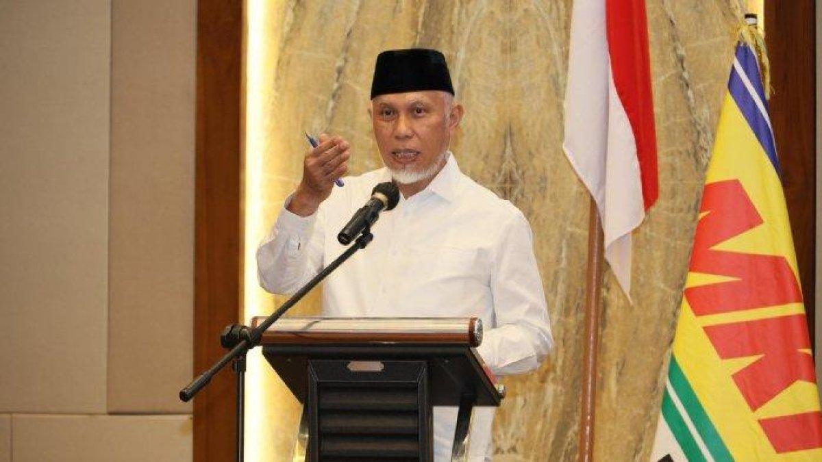 100 HARI KERJA - Gubernur Mahyeldi saat membuka Forum Investasi 2025 yang digelar oleh Masyarakat Ketenagalistrikan Indonesia (MKI) dengan tema “Potensi EBT Sumatera Barat untuk Peningkatan Ekosistem Data Center dan Industri Digital Berkelanjutan” di ZHM Hotel Padang, Rabu (21/5/2025).