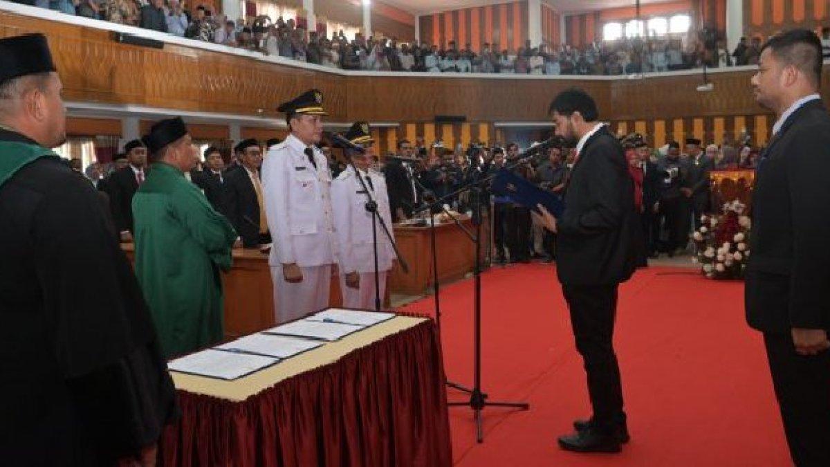 SOSOK WAKIL BUPATI - Gubernur Muzakir Manaf lantik Bupati dan Wakil Bupati Aceh Selatan Mirwan-Baital Mukadis.