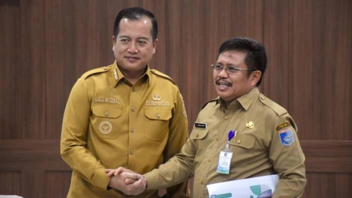 100 HARI KERJA - Gubernur Provinsi NTB Lalu Muhamad Iqbal bersama Bupati Lombok Barat Lalu Ahmad Zaini setelah membahas solusi penanganan over kapasitas TPA Kebon Kongok, di ruang kerja gubernur NTB, Senin (5/5/2025).