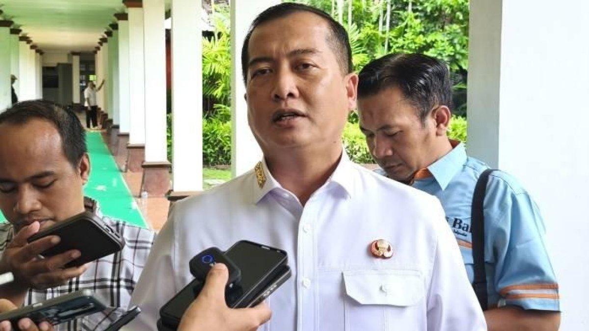 100 HARI KERJA - Gubernur NTB Lalu Muhamad Iqbal saat ditemui di Pendopo, Kota Mataram, Rabu (7/5/2025). Pelaksanaan PON 2028 dibahas ulang pemerintah pusat untuk memaksimalkan venue karena efisiensi anggaran.