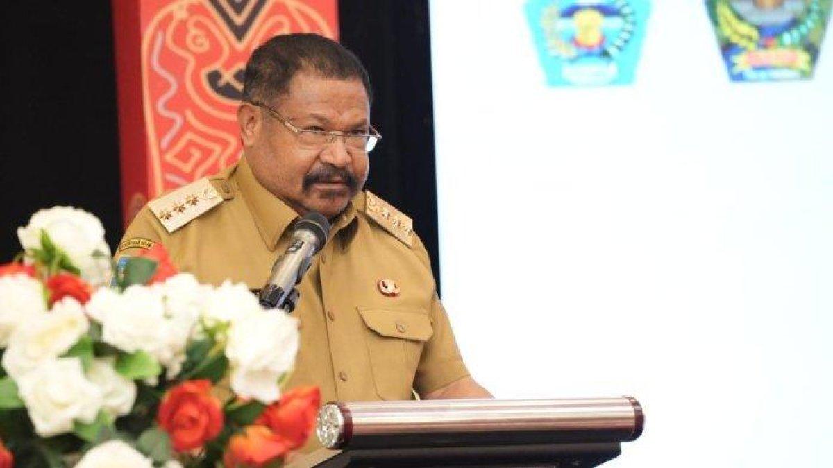 100 HARI KERJA - Gubernur Papua Pegunungan, John Tabo memberikan arahan dalam Musrenbang perdana Provinsi Papua Pegunungan guna menyusun Rencana Kerja Pemerintah Daerah (RKPD) Tahun 2026 di hotel Balim Wamena, Kabupaten Jayawijaya, Selasa (6/5/2025).