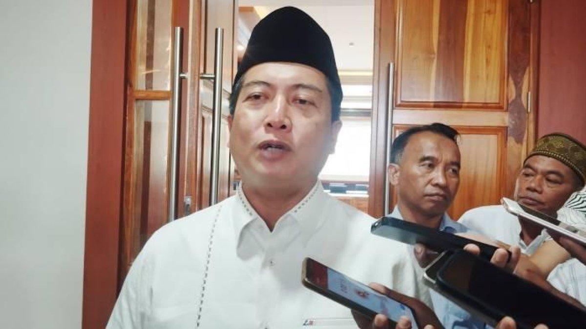 MOBIL DINAS GUBERNUR - Gubernur Provinsi NTB Dr Lalu Muhamad Iqbal memberikan keterangan saat diwawancarai media, di Mataram, Jumat (7/3/2025).