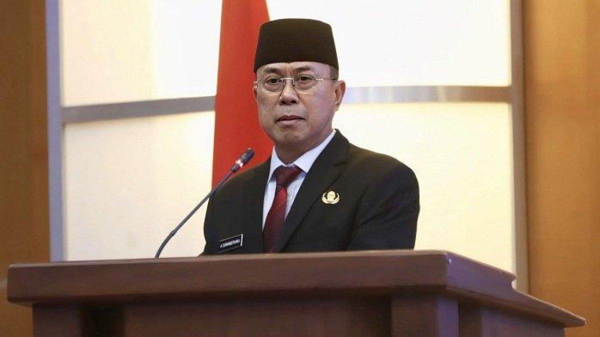 100 HARI KERJA - Gubernur Sulawesi Tenggara, Andi Sumangerukka saat memberikan sambutan pada pelantikan pejabat dan penyerahan surat perintah sebagai pelaksana tugas perangkat daerah di Ruang Pola Kantor Gubernur Sultra, Senin (26/5/2025).