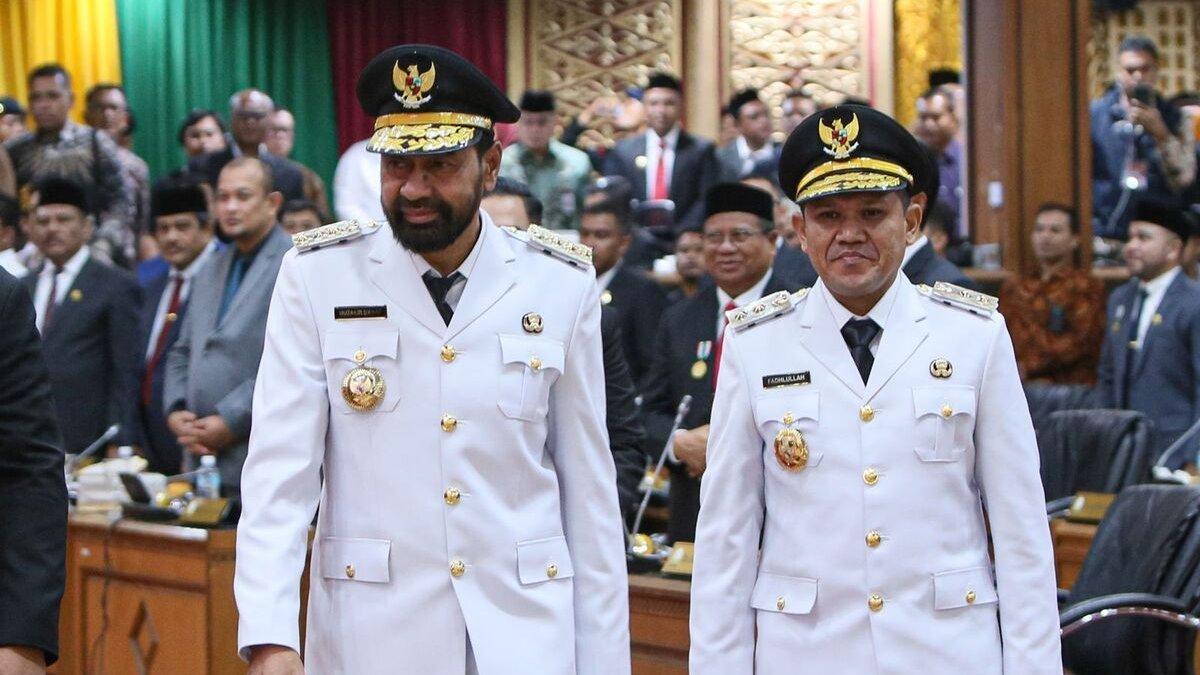 SOSOK GUBERNUR - Gubernur dan Wakil Gubernur Aceh, Muzakir Manaf dan Fadhlullah usai mengikuti pelantikan di gedung DPR Aceh, Rabu (12/2/2025).