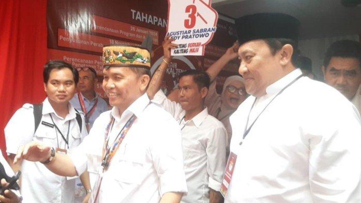 PROFIL KEPALA DAERAH - Pasangan calon Gubernur dan Wakil Gubernur Kalimantan Tengah (Kalteng) Agustiar-Edy Pratowo paling besar dana sumbangan kampanyenya dari paslon lainnya. Kini keduanya sudah menjadi pasangan yang siap memimpin 5 tahun ke depan.