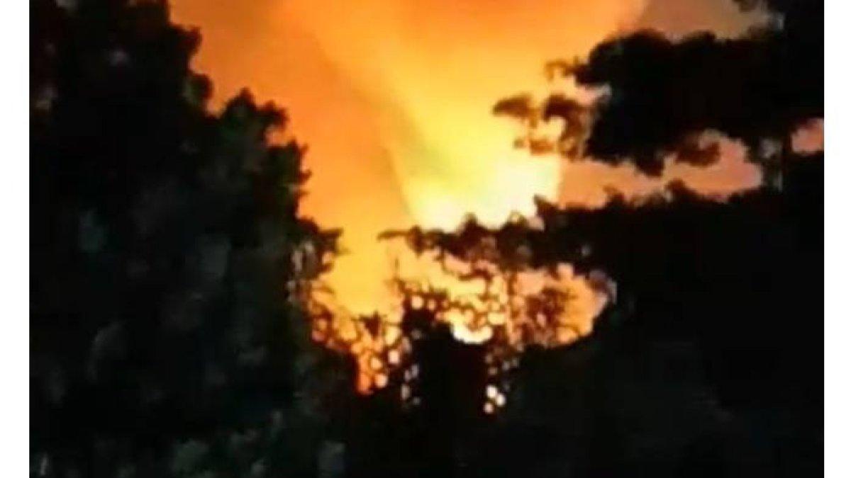 Gudang peluru milik TNI, Kodam Jaya, di Desa Ciangsana, Kecamatan Gunung Putri, Kabupaten Bogor, Jawa Barat, meledak pada Sabtu (30/3/2024) malam.