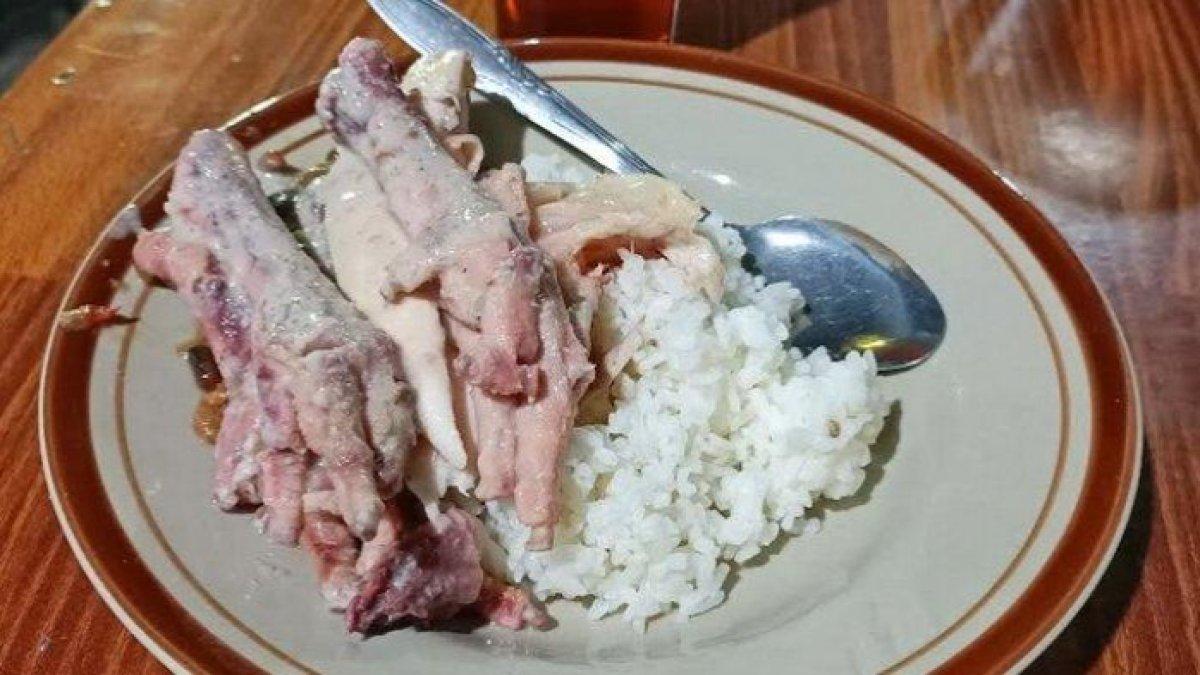 KULINER KHAS SOLO: Gudeg dengan komposisi ceker yang disediakan oleh Gudeg Ceker Bu Kasno Margoyudan Solo