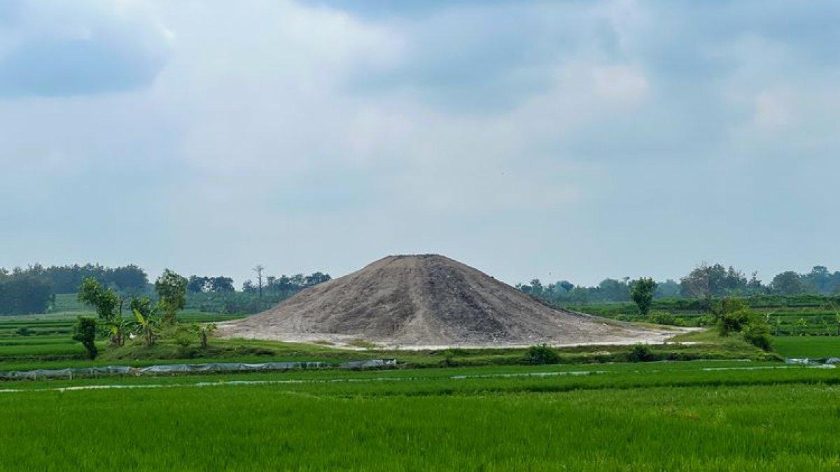 WISATA GROBOGAN: Gunung Lumpur Bledug Kramesan di Grobogan, Jawa Tengah, Rabu (16/4/2025)
