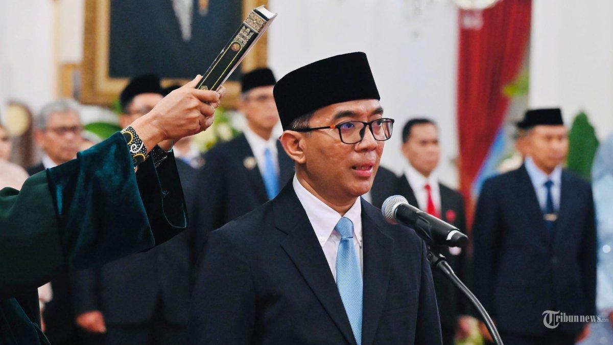 RESHUFFLE KABINET- Guru Besar ITB Brian Yuliarto mengucapkan sumpah saat dilantik menjadi Menteri Pendidikan Tinggi, Sains, dan Teknologi (Mendiktisaintek) oleh Presiden Prabowo Subianto di Istana Negara, Jakarta, Rabu (19/2/2025). Berikut rincian harta kekayaan Brian Yuliarto yang saat ini menjabat sebagai Mendikti Saintek.