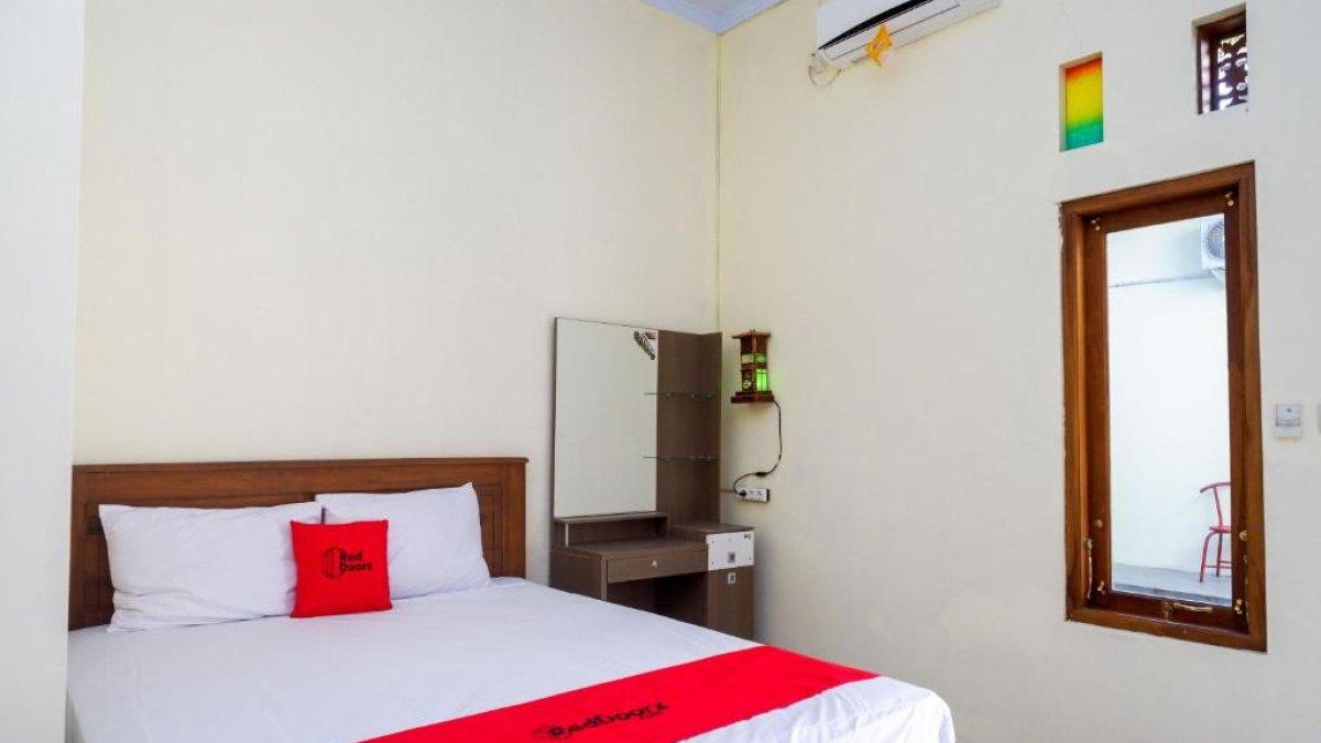 HOTEL MURAH KLATEN - Kamar penginapan di hotel murah RedDoorz @ Umbul Ponggok Waterpark Klaten.