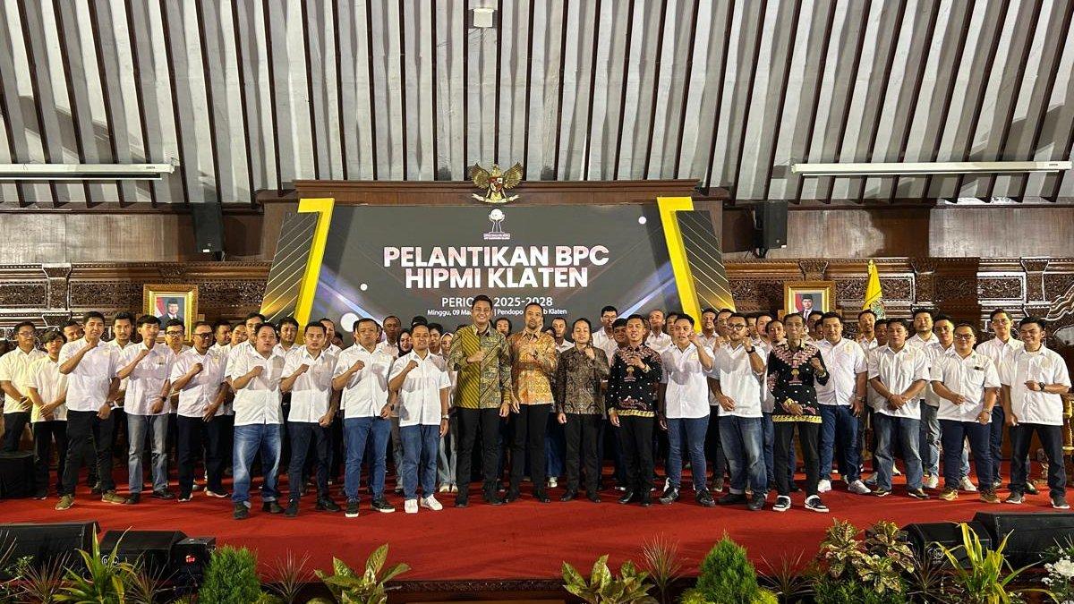 INFO KLATEN - Bupati-Wabup Klaten Hamenang Wajar Ismoyo-Benny Indra Ardhianto bersama Badan Pengurus Cabang (BPC) Himpunan Pengusaha Muda Indonesia (HIPMI) Klaten periode 2025-2028, di Pendopo Pemerintah Kabupaten (Pemkab) Klaten, pada Minggu (9/3/2025).