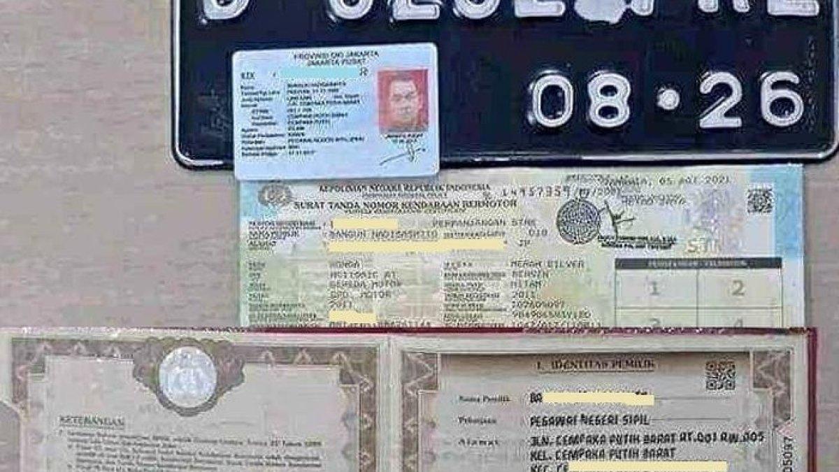 Hanya setengah jam balik nama kendaraan beres BPKB dan STNK langsung jadi.