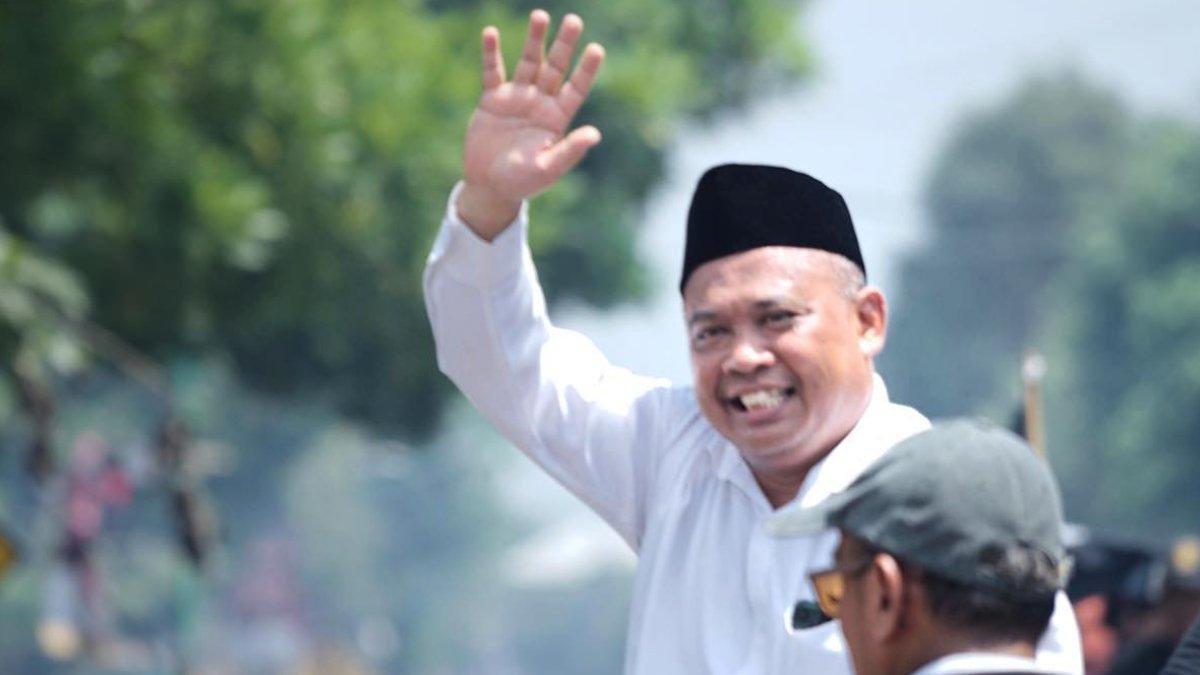 HARDA KISWAYA - Harda Kiswaya (kiri) saat menyapa para masyarakat diunduh dari Instagram Jumat (21/3/2025). Harda Kiswaya merupakan pemenang Pilkada Sleman 2025.
