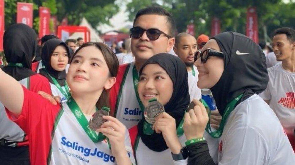 Hassya dan Syifa bersama Haldy Sabri dan Irish Bella kala ikut lari bareng
